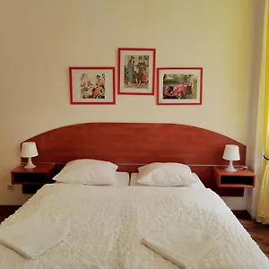 capri-house.praguehotelsweb.com/